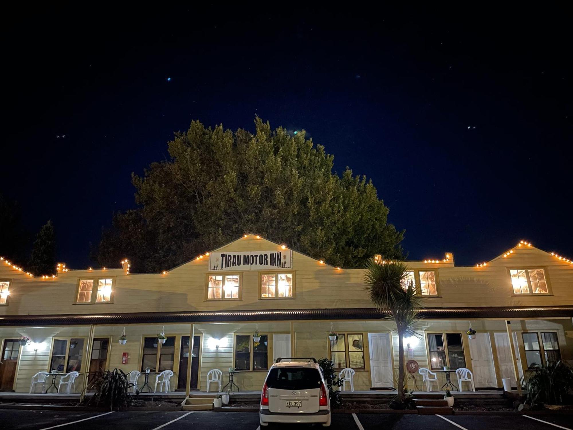 Tirau Woof Woof.....Motor Inn エクステリア 写真