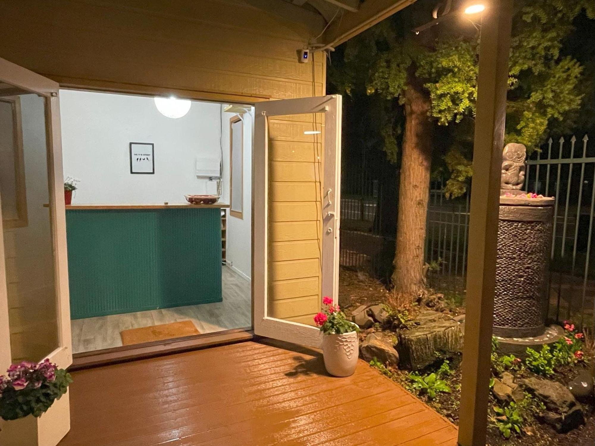 Tirau Woof Woof.....Motor Inn エクステリア 写真