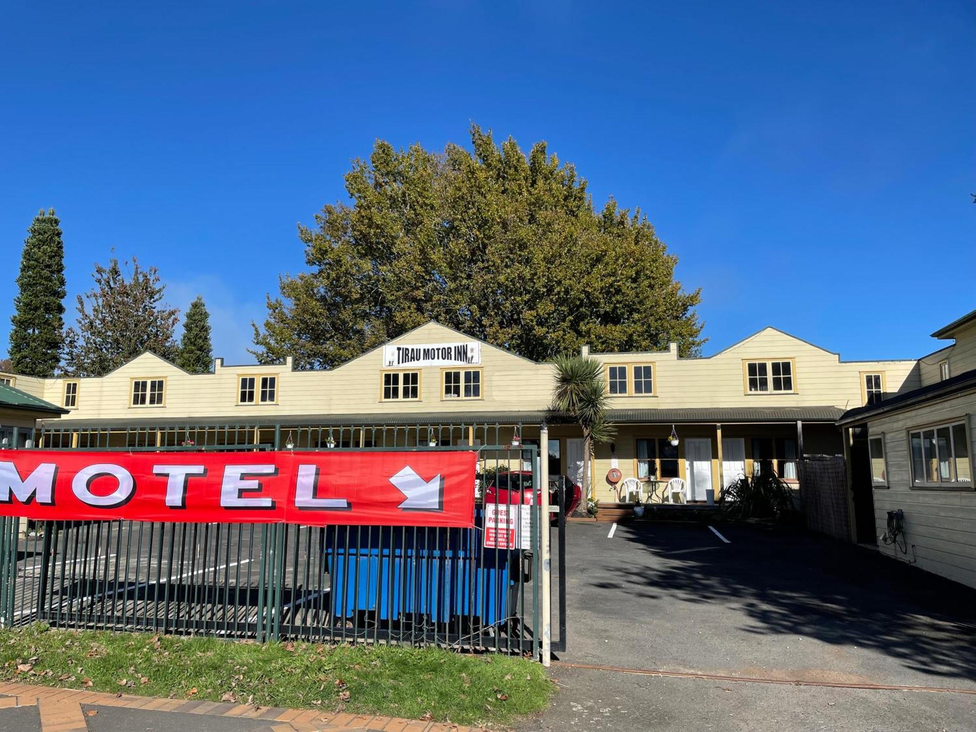 Tirau Woof Woof.....Motor Inn エクステリア 写真